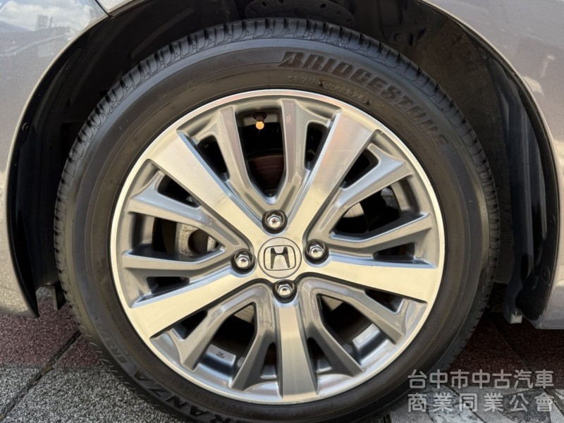 2016年 Honda FIT 1.5 S版 恆溫空調 換檔撥片 定速 安卓大螢幕 超人氣小車 首購族小家庭代步首選