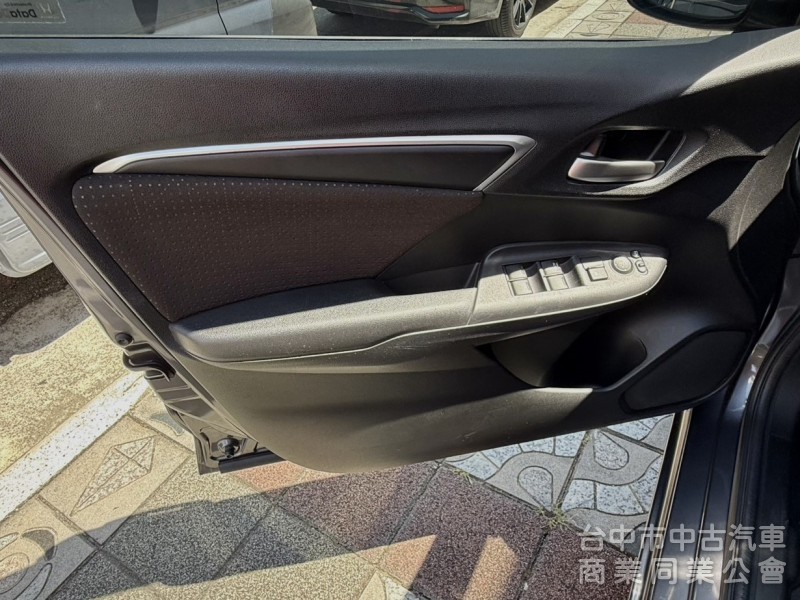 2016年 Honda FIT 1.5 S版 恆溫空調 換檔撥片 定速 安卓大螢幕 超人氣小車 首購族小家庭代步首選