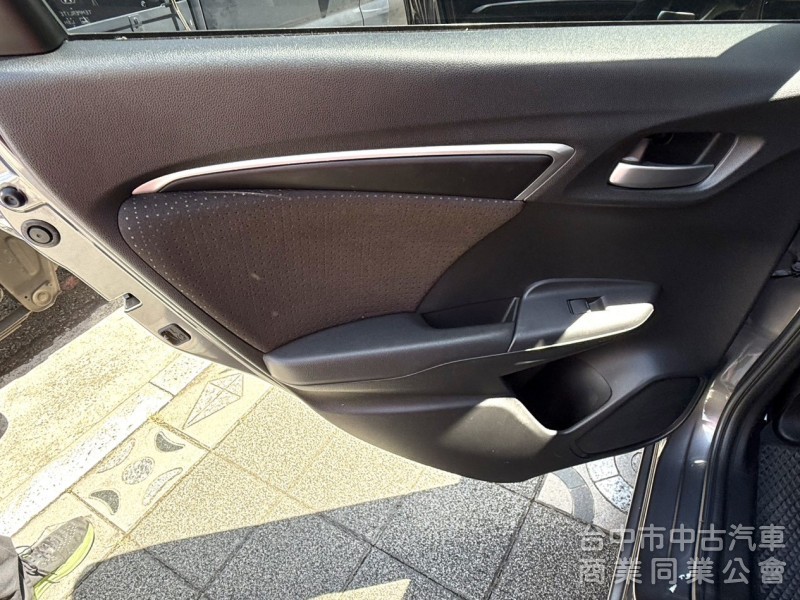 2016年 Honda FIT 1.5 S版 恆溫空調 換檔撥片 定速 安卓大螢幕 超人氣小車 首購族小家庭代步首選