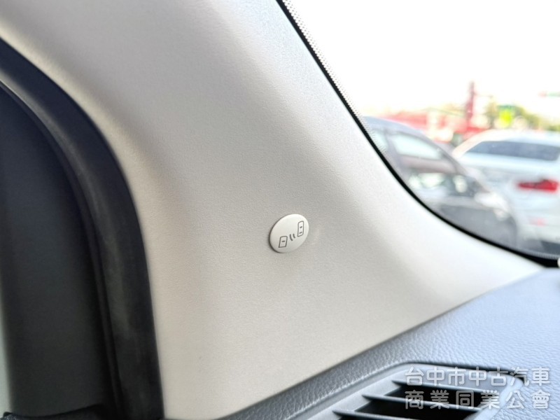 2021年 Nissan TIIDA 5D 1.6  J智能360版 原鈑件 環景 I-Key 定速 恆溫 都會時尚小車