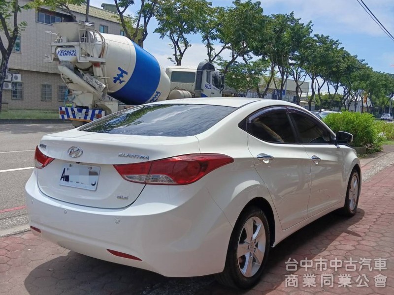 2013年 Hyundai Elantra 1.8 GLS 豪華型 原鈑件 雙區恆溫 影音 倒車顯影 漂亮認證車 可全貸