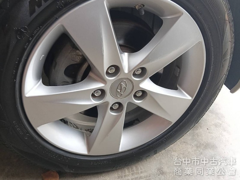 2013年 Hyundai Elantra 1.8 GLS 豪華型 原鈑件 雙區恆溫 影音 倒車顯影 漂亮認證車 可全貸