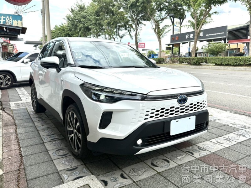 2025年式 Toyota Corolla Cross 1.8 Hybrid 旗艦型 原鈑件 高質感油電神車 原廠保固中