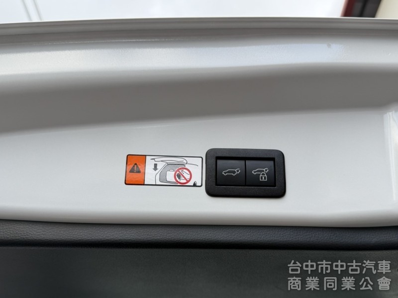 2025年式 Toyota Corolla Cross 1.8 Hybrid 旗艦型 原鈑件 高質感油電神車 原廠保固中
