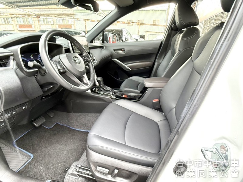 2025年式 Toyota Corolla Cross 1.8 Hybrid 旗艦型 原鈑件 高質感油電神車 原廠保固中