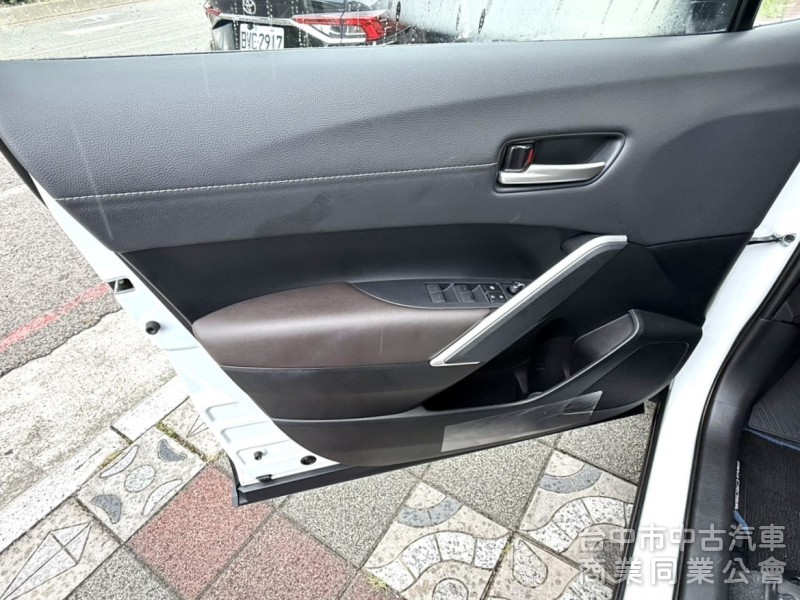2025年式 Toyota Corolla Cross 1.8 Hybrid 旗艦型 原鈑件 高質感油電神車 原廠保固中