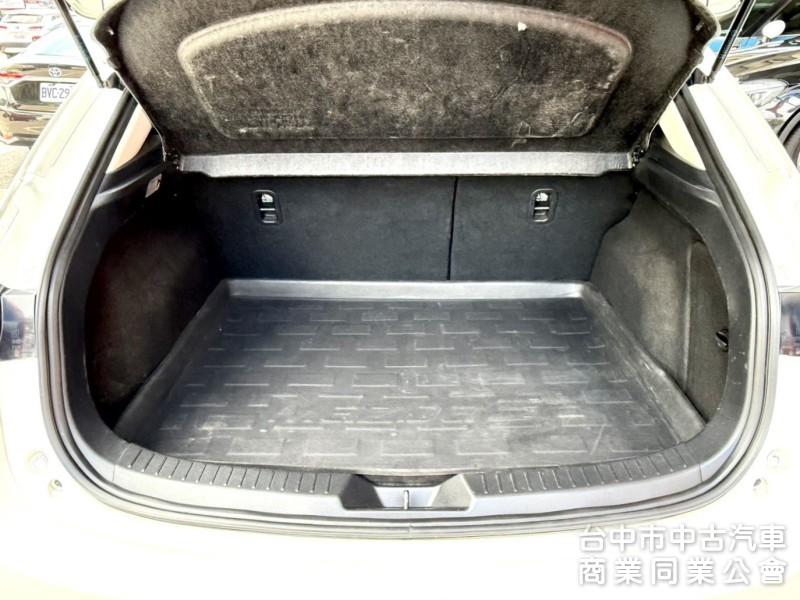 2016年式 Mazda 3 5D 頂級型 2.0 原鈑件 電動天窗 恆溫 換檔撥片 日本原裝進口 帥氣代步車首選