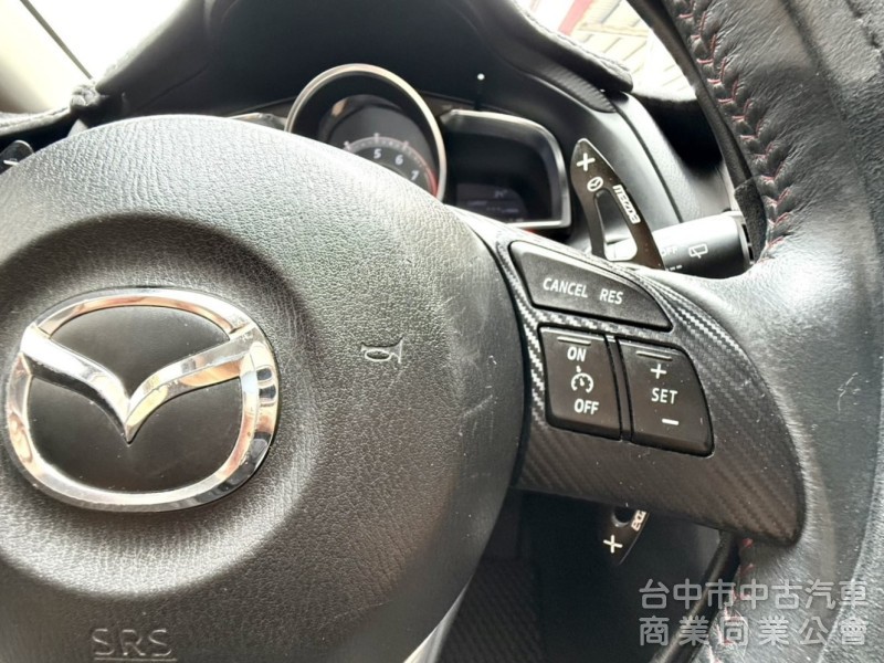2016年式 Mazda 3 5D 頂級型 2.0 原鈑件 電動天窗 恆溫 換檔撥片 日本原裝進口 帥氣代步車首選