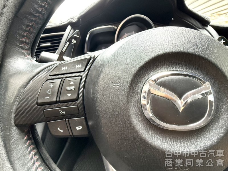 2016年式 Mazda 3 5D 頂級型 2.0 原鈑件 電動天窗 恆溫 換檔撥片 日本原裝進口 帥氣代步車首選