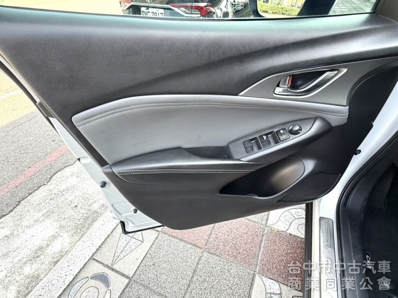 2019年 Mazda CX-3 2.0 SKY-G 旗艦型 原鈑件 里程僅3萬公里 升級環景影音系統 日系跨界潮旅
