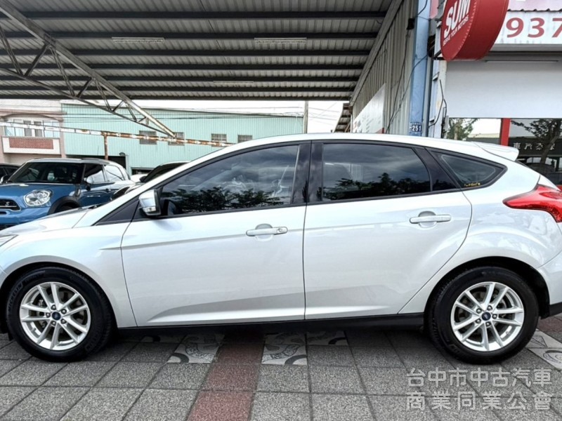2016年 Ford Focus 5D 1.5T 汽油時尚型 原鈑件 定速 渦輪增壓 換檔撥片 省油實用 便宜輕鬆入手