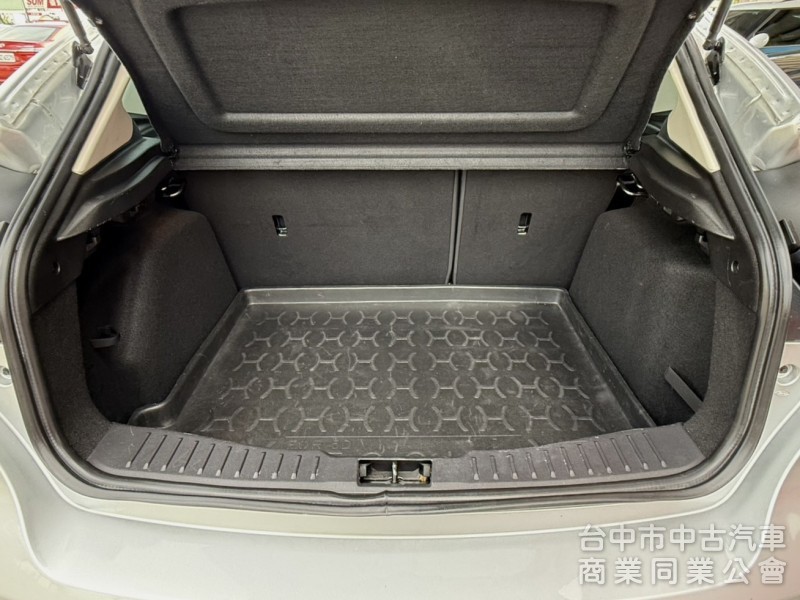 2016年 Ford Focus 5D 1.5T 汽油時尚型 原鈑件 定速 渦輪增壓 換檔撥片 省油實用 便宜輕鬆入手