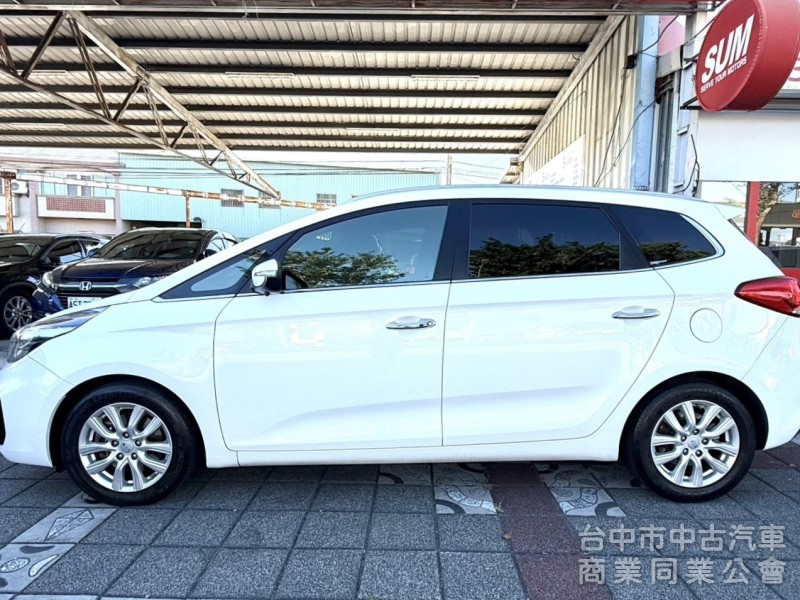 2019年 KIA Carens 2.0 汽油旗艦版 原鈑件 里程5萬 全景天窗 環景 盲點 舒適大空間 高顏值跨界休旅