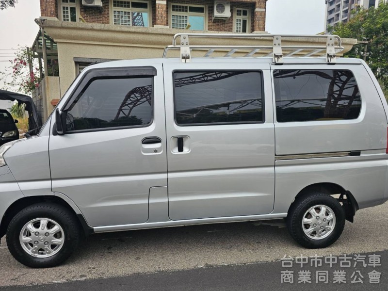 2022年 菱利 A180 廂車(自排) 8人座 原鈑件 里程4萬 加裝車頂置放架 空間大 家庭出遊 公司用車都適宜