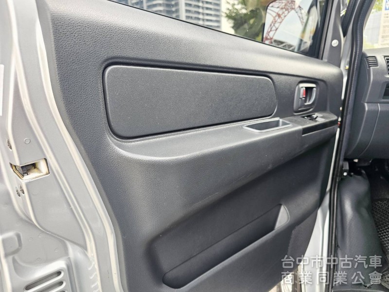 2022年 菱利 A180 廂車(自排) 8人座 原鈑件 里程4萬 加裝車頂置放架 空間大 家庭出遊 公司用車都適宜