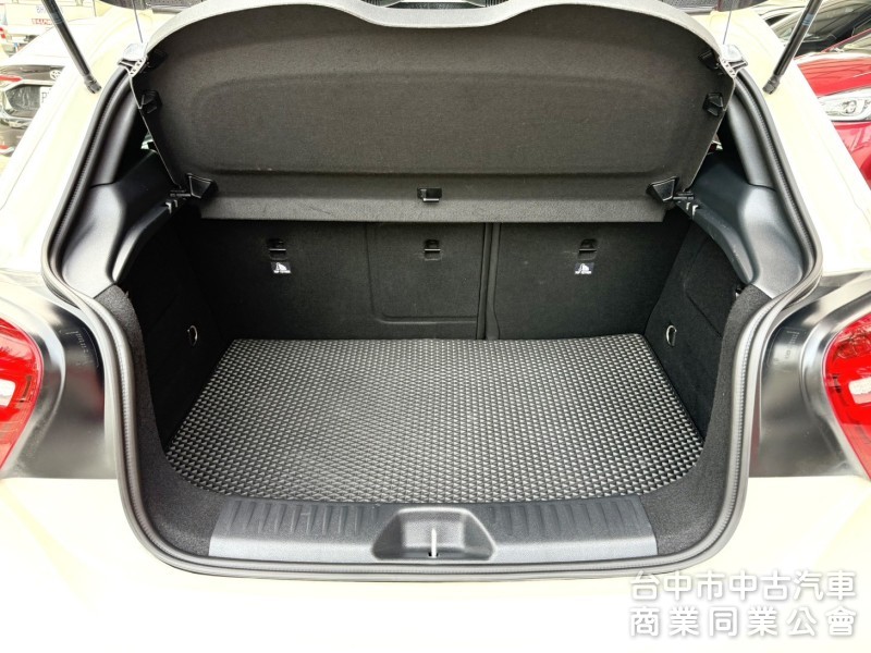 2017年 M-Benz A180 1.6 AMG Line 運動版 總代理 原漆原鈑件 低里程 最保值的賓士鋼砲小車