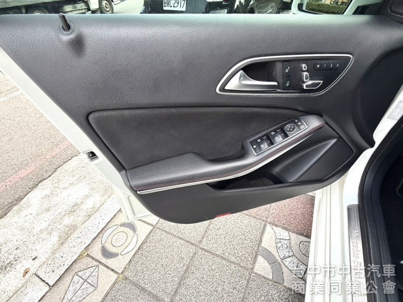 2017年 M-Benz A180 1.6 AMG Line 運動版 總代理 原漆原鈑件 低里程 最保值的賓士鋼砲小車