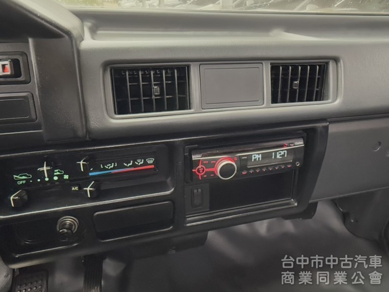 2017年 中華 得利卡 2.4 手排 貨車 原鈑件 只跑9萬公里 車況好 引擎硬挺 好開有力 創業的好幫手