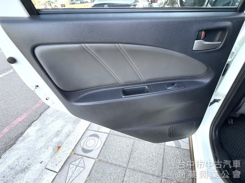 2014年 Mitsubishi Colt Plus 1.5 原鈑件 里程6萬 恆溫 I-Key  都會靈巧五門掀背小車