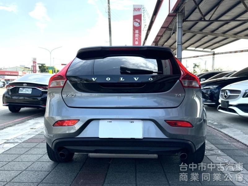 2015年 VOLVO V40 T4 1.6 豪華版 雙區恆溫 渦輪增壓 自動停車 電動座椅 北歐經典質感掀背小車