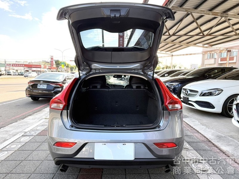 2015年 VOLVO V40 T4 1.6 豪華版 雙區恆溫 渦輪增壓 自動停車 電動座椅 北歐經典質感掀背小車