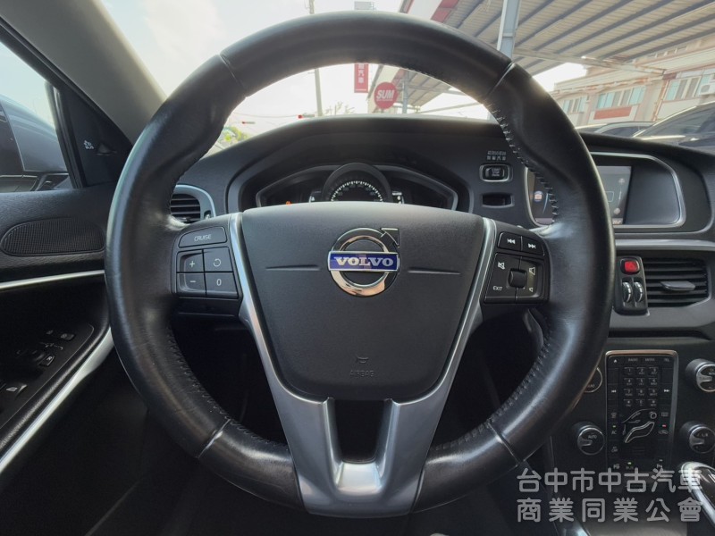 2015年 VOLVO V40 T4 1.6 豪華版 雙區恆溫 渦輪增壓 自動停車 電動座椅 北歐經典質感掀背小車