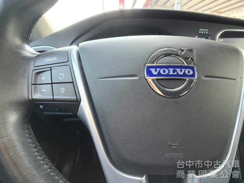 2015年 VOLVO V40 T4 1.6 豪華版 雙區恆溫 渦輪增壓 自動停車 電動座椅 北歐經典質感掀背小車