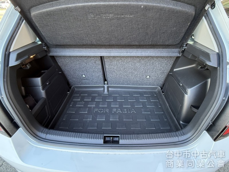 2016年 SKODA Fabia 1.2 TSI 原鈑件 僅跑5萬公里 I-Key 定速 渦輪增壓 歐系時尚掀背小車
