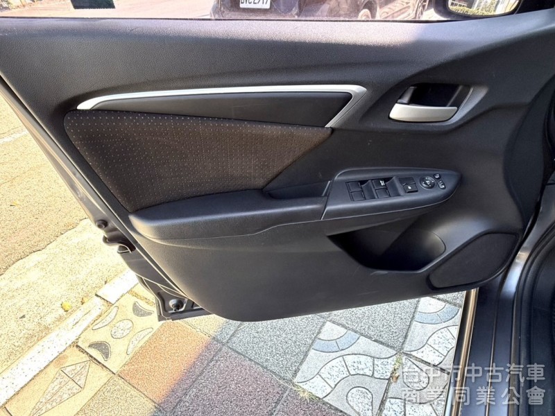 2015年 Honda Fit 1.5 VTi-S 認證車 恆溫 換檔撥片 定速 影音 都會靈巧代步小車