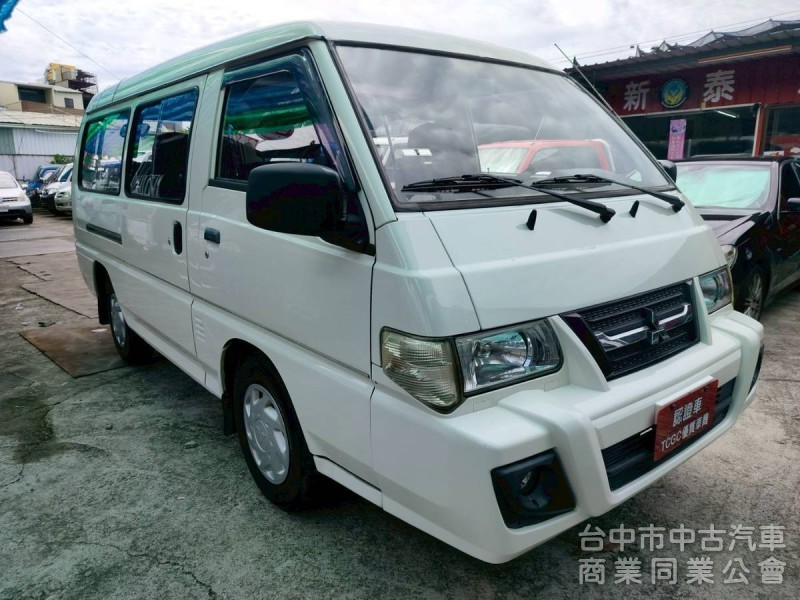 13中華得利卡八人座箱車手排2.4cc