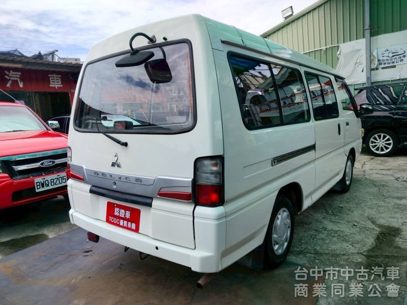 13中華得利卡八人座箱車手排2.4cc