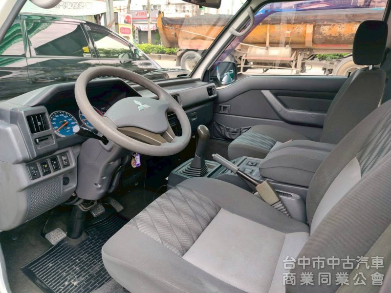 13中華得利卡八人座箱車手排2.4cc