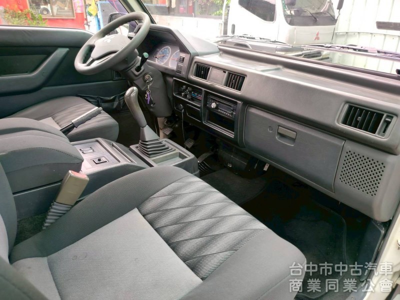 13中華得利卡八人座箱車手排2.4cc