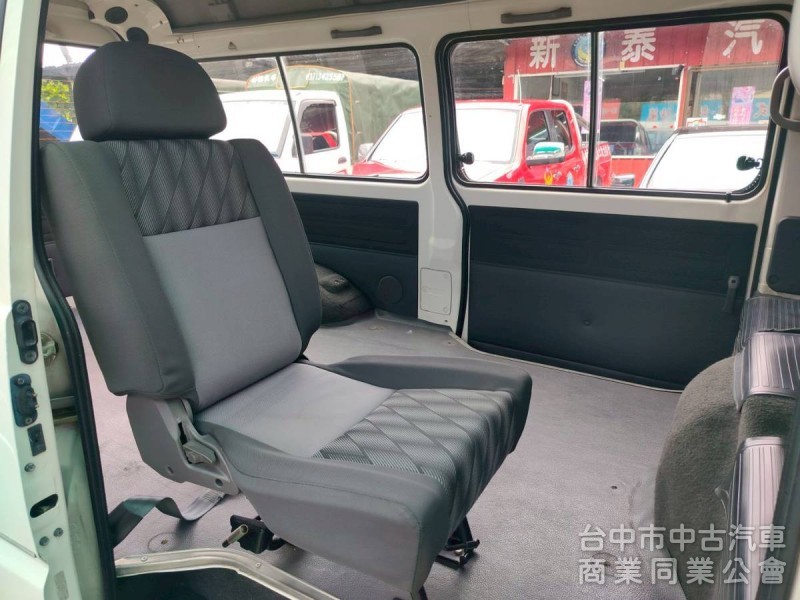 13中華得利卡八人座箱車手排2.4cc