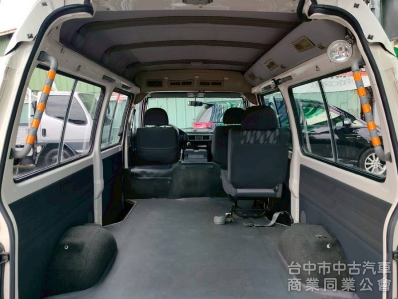 13中華得利卡八人座箱車手排2.4cc
