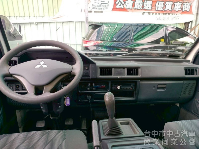 13中華得利卡八人座箱車手排2.4cc
