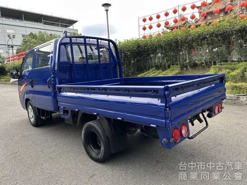 2015卡旺雙廂柴油貨車