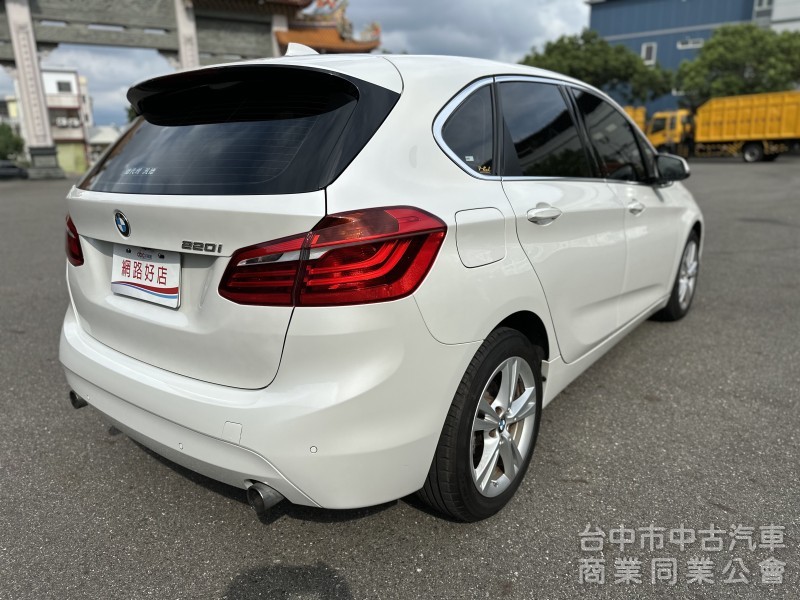 2016BMW220i 五門天窗一手車低里程無重大事故