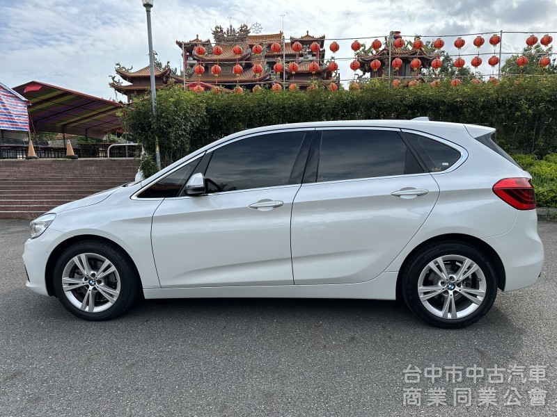 2016BMW220i 五門天窗一手車低里程無重大事故