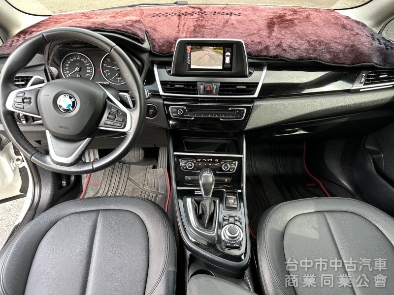 2016BMW220i 五門天窗一手車低里程無重大事故