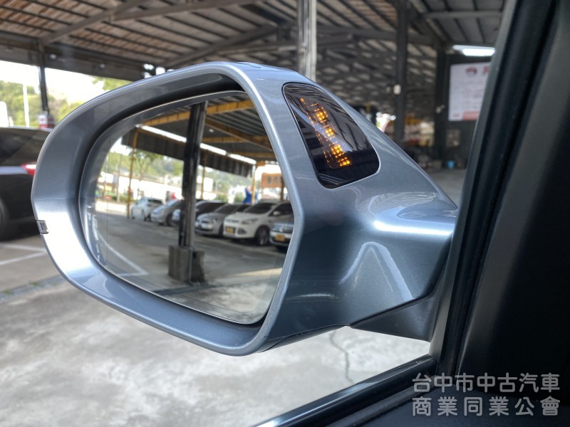 2013 Audi A6 Sedan　　低里程/第三方認證/雙前電動座椅/車偏警示/車道變換輔助/IKEY/天窗/電尾