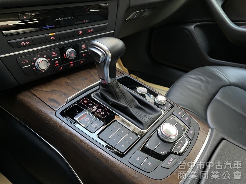 2013 Audi A6 Sedan　　低里程/第三方認證/雙前電動座椅/車偏警示/車道變換輔助/IKEY/天窗/電尾