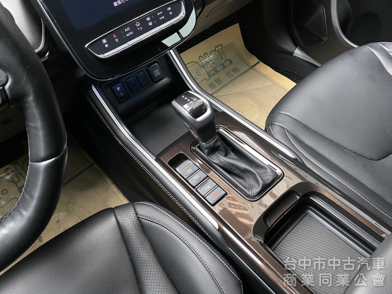 2021 Luxgen URX 7人健康樂活版　伸縮斜坡板／7人座／ACC／環景／腳踢尾門／抬顯／出遊福祉都能用！