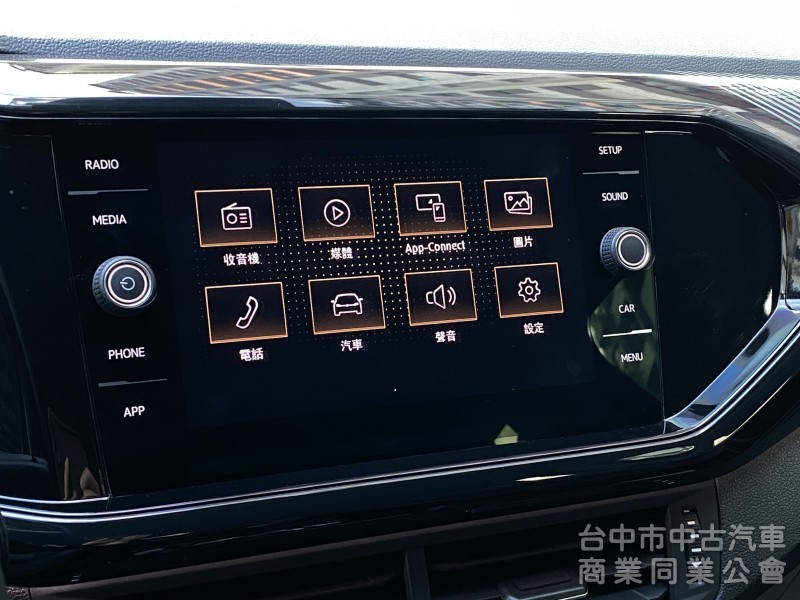 2020 VW T-Cross 230 TSI Style Design　ACC／手機無線充／CarPlay／倒車