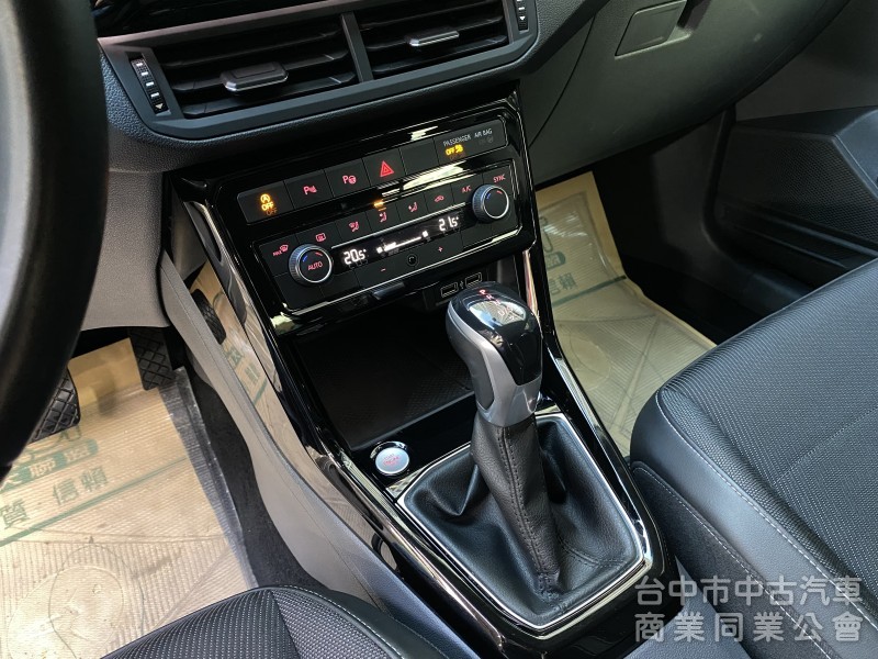2020 VW T-Cross 230 TSI Style Design　ACC／手機無線充／CarPlay／倒車
