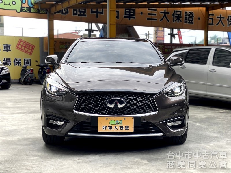 2017 Infiniti Q30 1.6t風尚版　一手車／原廠保養／原鈑件／雙前電動記憶座椅／導航／全景玻璃天窗