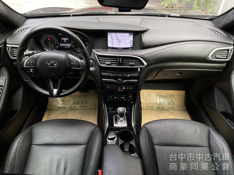 2017 Infiniti Q30 1.6t風尚版　一手車／原廠保養／原鈑件／雙前電動記憶座椅／導航／全景玻璃天窗