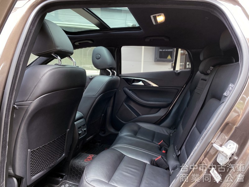 2017 Infiniti Q30 1.6t風尚版　一手車／原廠保養／原鈑件／雙前電動記憶座椅／導航／全景玻璃天窗