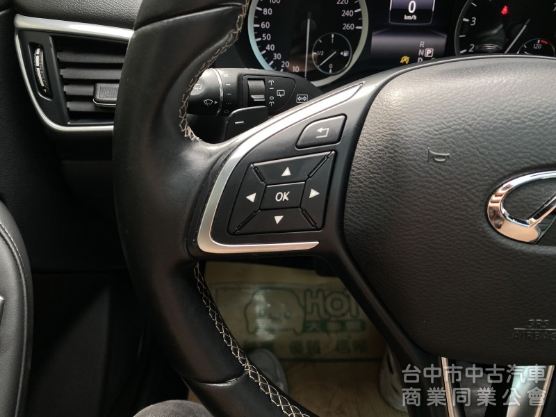2017 Infiniti Q30 1.6t風尚版　一手車／原廠保養／原鈑件／雙前電動記憶座椅／導航／全景玻璃天窗