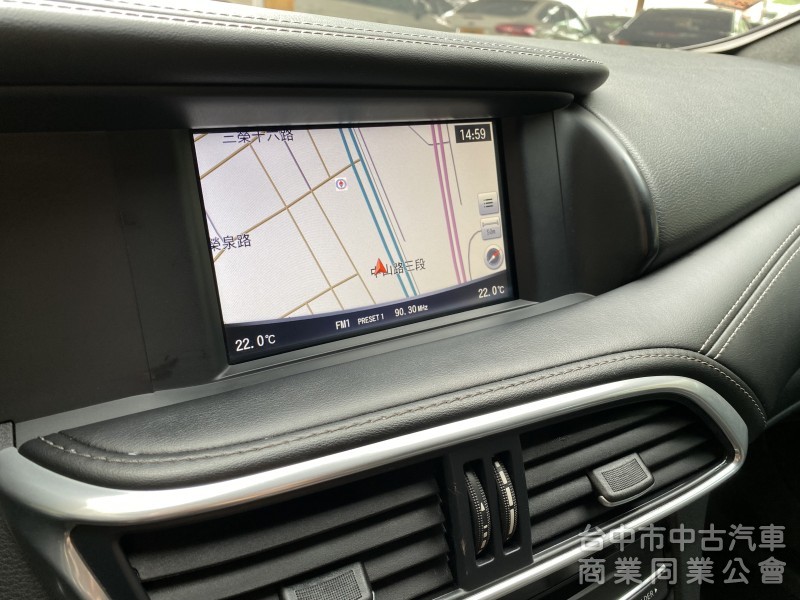 2017 Infiniti Q30 1.6t風尚版　一手車／原廠保養／原鈑件／雙前電動記憶座椅／導航／全景玻璃天窗